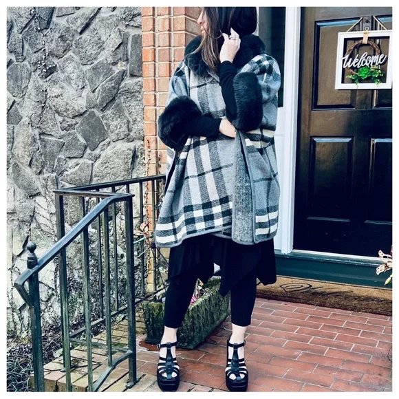 24 Boho Fabulous Plaid Fur Trim Hooded Oversized Cozy Jacket Poncho - Picture 4 of 6